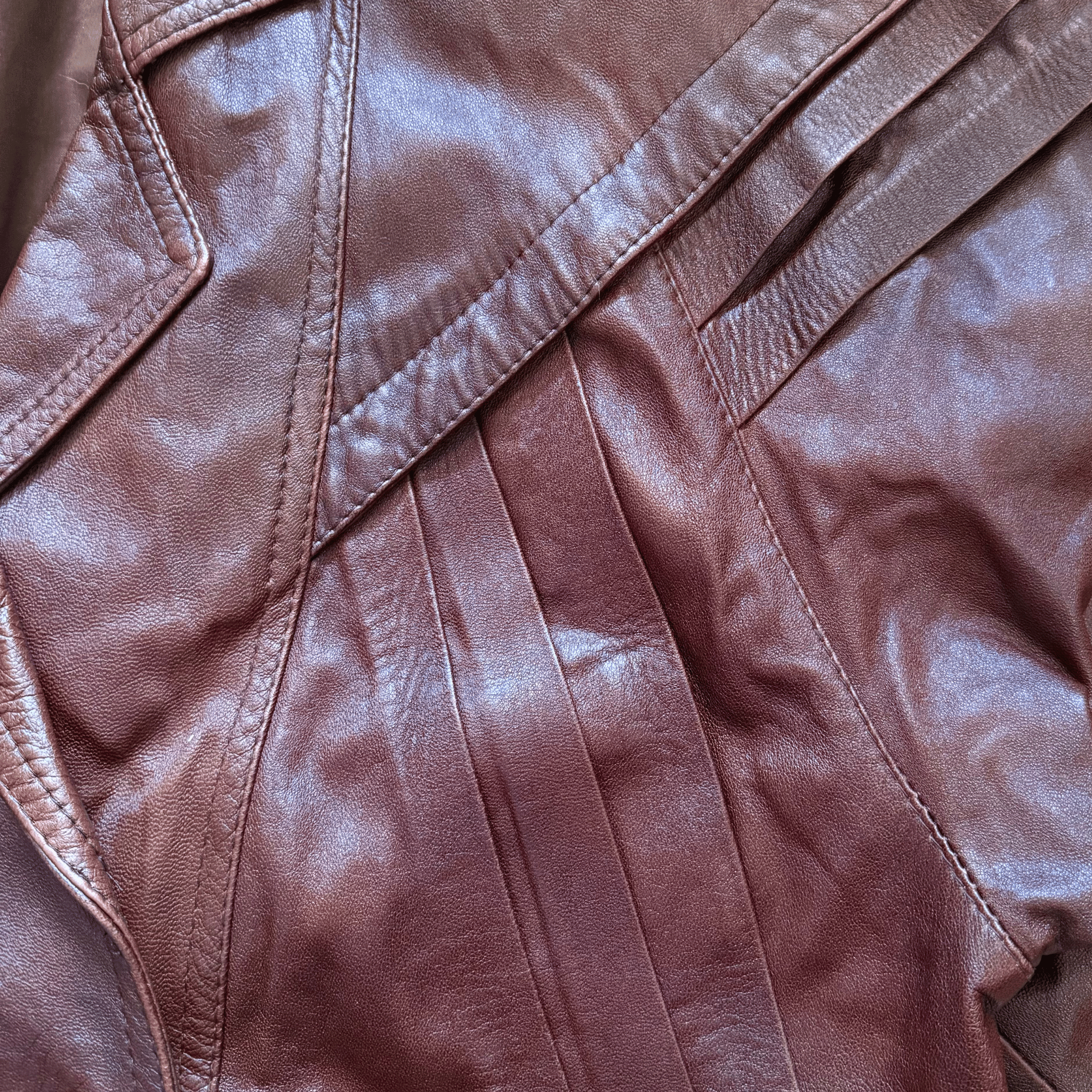 Brązowa skórzana kurtka oversize z szerokim kołnierzem vintage