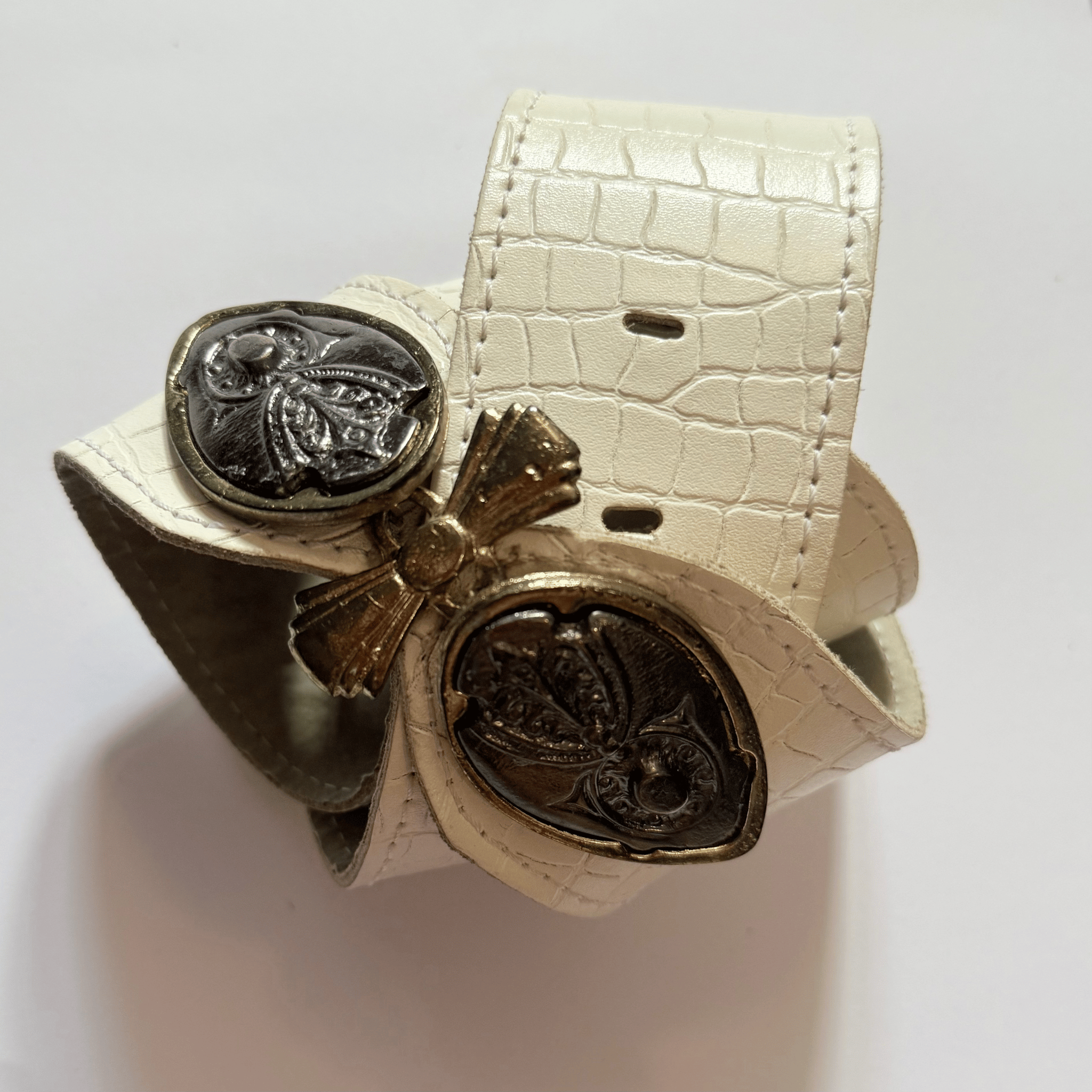 White vintage belt with crocodile texture and decorative buckle